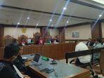 bupati-muna-la-ode-muhammad-rusman-emba-dan-eks-ketua-dpc-gerindra-la-ode-gomberto-divonis.jpg