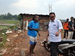 bupati-pekalongan-asip-kholbihi-tinjau-rumah-korban-angin_20170124_070935.jpg