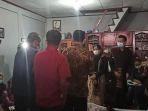 bupati-poltak-sitorus-menyambangi-rumah-duka-di-desa-lumban-lobu-kecamatan.jpg