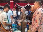 bupati-sampang-pantau-kepulangan-warganya-dari-wamena.jpg