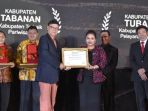 bupati-tabanan-ni-putu-eka-wiryastuti_20180915_145146.jpg