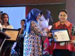 bupati-tabanan-raih-penghargaan-dari-ombudsman-ri_20191128_090701.jpg