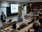bupati-trenggalek-m-nur-arifin-ketika-pemaparan-lelang-investasi-di-jakarta-april-lalu.jpg