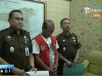 buron-kasus-korupsi-pegadaian-rp-900-juta-ditangkap_20170127_123652.jpg