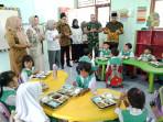 Tinjau Pelaksanaan MBG, Bursah Zarnubi: Awasi Jam Masaknya, Jaga Kualitas Bahan, Jangan Sampai Basi