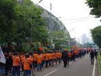 buruh-bergerak-menuju-gedung-dpr-ri-nih3.jpg