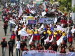buruh-demo-peringati-hari-buruh-internasional_20150507_171457.jpg
