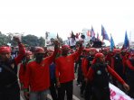 buruh-demo-tuntut-ump-dinaikan_20161021_141903.jpg