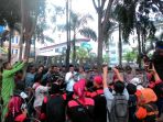 buruh-fspmi-batam-demo-tolak-upah-murah_20161202_142953.jpg