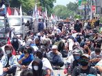 buruh-fspmi-demo-tolak-disahkan-ruu-omnibus-law_20201005_151337.jpg