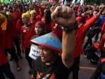 buruh-kembali-beraksi-tolak-pp-nomor-78_20151120_175258.jpg