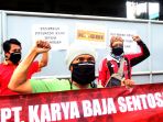 buruh-pt-kbs-tangeran-korban-phk-unjuk-rasa_20200501_133441.jpg
