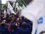 buruh-tuntut-gubernur-revisi-ump-yang-sudah-ditetapkan_20161031_183140.jpg