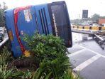 bus-damri-terguling-dari-mtmc-polda-metro.jpg