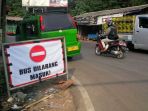 bus-dilarang-masuk-dipasang-di-persimpangan-cikidang_20180915_083009.jpg