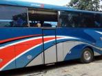 bus-kena-lempar-batu_20150626_171905.jpg