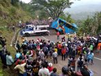bus-maut-dievakuasi-dari-dalam-jurang_20180909_213731.jpg