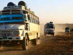 bus-membawa-pengungsi-ethiopia-ke-sebuah-kamp-di-dalam-sudan.jpg
