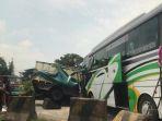 bus-pariwisata-menabrak-truk-colt-diesel-di-di-tol-surabaya-11.jpg