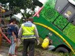 bus-pariwisata-nyungsep.jpg