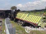 bus-po-eka-dan-truk-yang-terlibat-kecelakaan-di-jalur-tol-nganjuk-madiun.jpg