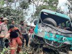 bus-rombongan-ibu-ibu-pengajian-masuk-jurang.jpg