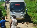 bus-rombongan-jelajah-sepeda-papua_20150603_193329.jpg