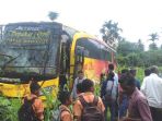 bus-sempati-terguling_20171107_235615.jpg