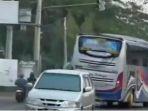 bus-sugeng-rahayu-di-jalan-raya-898.jpg