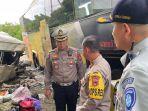 bus-surabaya-indah-tabrak-travel-di-sumbawa.jpg