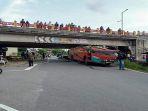 bus-tabrak-fly-over.jpg