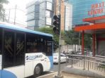 bus-transjakarta-saat-uji-coba-menuju-halte-tendean_20180402_121941.jpg