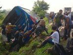 Bus Rombongan Perangkat Desa Ciomas Terguling di Tol Tangerang-Merak