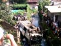 bus_masuk-jurang_di-puncak.jpg
