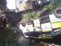 bus_masuk-jurang_puncak.jpg