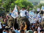 cagub-cawagub-lampung-daftar-ke-kpud-dengan-menunggangi-gajah_20180108_193958.jpg