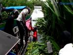 calon-bupati-singkil-tercebur-ke-sungai_20161106_114536.jpg