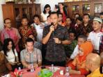 calon-gubernur-agus-harimurti-didampingi-calon-wakil-gubernur-sylviana-murni_20161019_154155.jpg