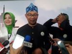 calon-gubernur-jabar-ridwan-kamil-tidak-dapat-menyemb_20180214_085900.jpg