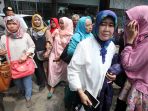 calon-jamaah-umrah-datangi-kantor-pt-solusi-balad-lumampah_20180201_162812.jpg