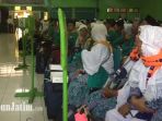 calon-jemaah-haji-embarkasi-surabaya_20180717_115553.jpg