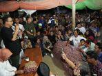 calon-presiden-anies-baswedan-menemui-petani-bawang-di-brebes-2.jpg
