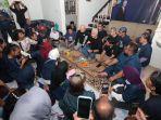calon-presiden-ri-ganjar-pranowo-saat-berkumpul-bersama-relawan-ganjarist.jpg