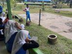 candaan-tarik-kursi-siswi-smp-di-sintang.jpg
