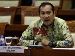 capim-kpk-saut-situmorang-jalani-fit-and-proper-test-di-dpr_20151214_213442.jpg