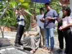 capres-anies-baswedan-dan-ibunda-ziarah-ke-makam-ayahandanya-rasyid-baswedan-di-yogyakarta.jpg