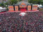 capres-ganjar-pranowo-dan-mahfud-md-di-kampanye-akbar-pilpres-2024-banyuwangi.jpg