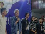 capres-ganjar-pranowo-saat-ditemui-awak-media-usai-acara-demokreasi-di-gedung-serbaguna-senayan.jpg