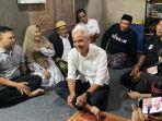 capres-ganjar-pranowo-saat-duduk-di-teras-rumah.jpg