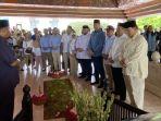 Usai Ziarah Makam Soekarno, Prabowo Tolak Dianggap Mirip Bung Karno: Beliau Tokoh Besar